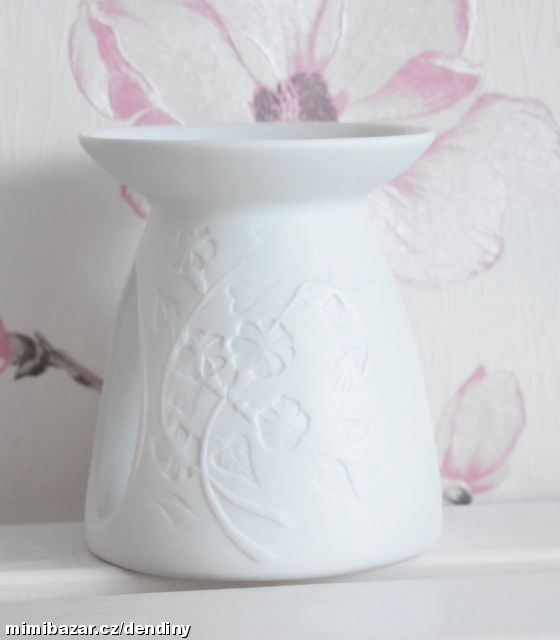 Bílá porcelánová aromalampa kytky a ptáček