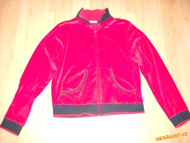 ČERVENÁ SAMETOVÁ MIKINA DO PASU