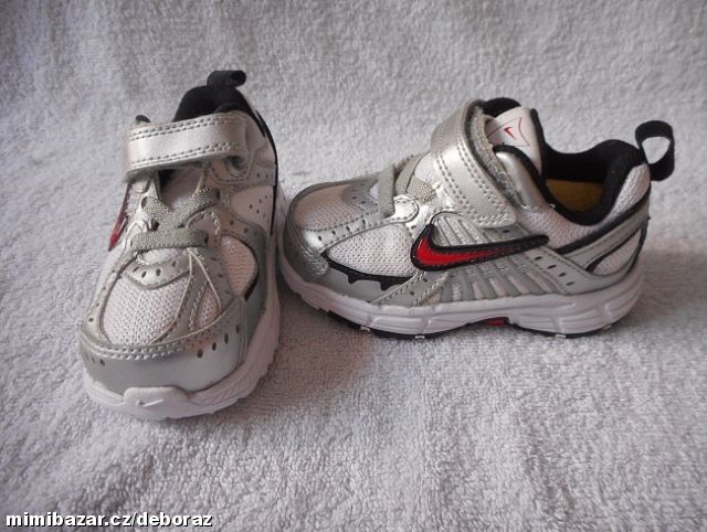 Botasky Nike Little dart vel. 21