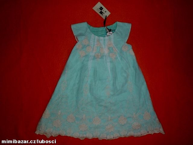 PŘEKRÁSNÉ VYŠÍVANÉ ZELINKAVÉ ŠATY