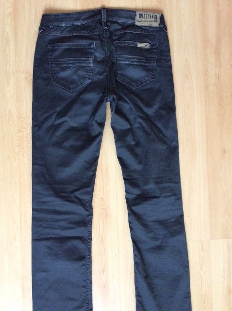 Černé šisované rifle Mustang - originál