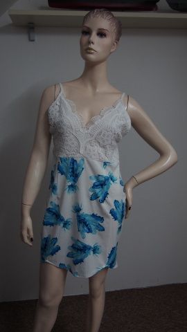 Krajkové pružné šatičky V. 36 S