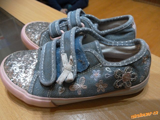 Krásné třpytivé tenisky GEORGE vel. UK 8