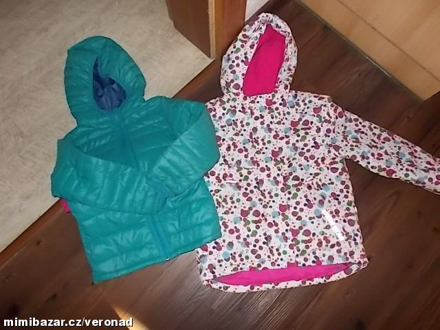 DVĚ KRÁSNÉ BUNDIČKY PRO HOLČIČKU VEL 110/116 TOP