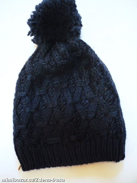 pěkná dívčí zimní čepice vel. 104/110