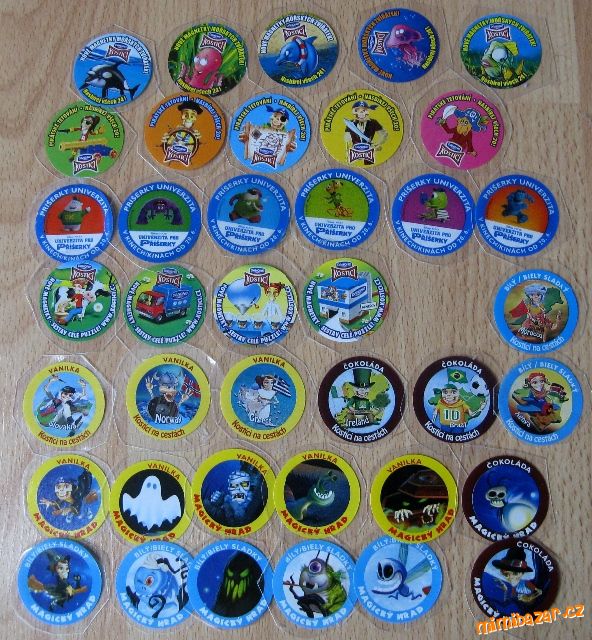 Kostíci, reklamní samolepky na plastových víčkách