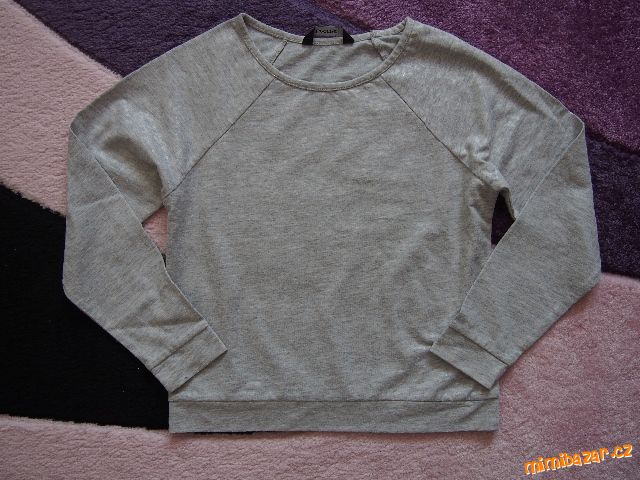  + + ŠEDÉ TEPLEJŠÍ TRIČKO TRIKO vel. 116/122 + + 