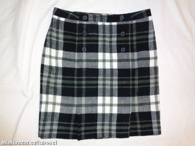 Nádherná černobílá teplejší sukně