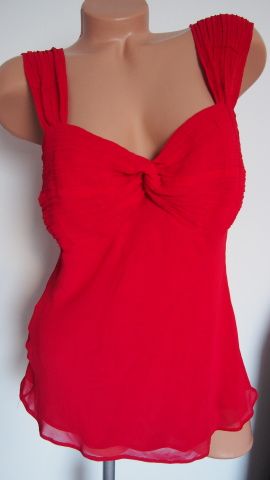Červený top s řasením na prsou V.42