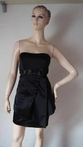 Karen Millen černé šaty s krajkou V.34