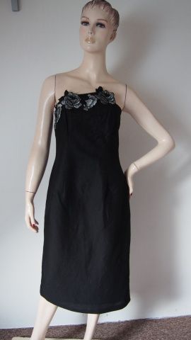 Principles černé šaty s vyšitými květy na prsou 38