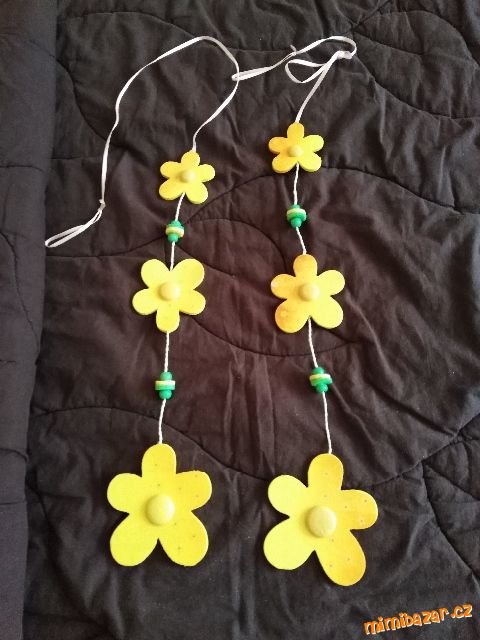 girlanda/závěs - dřevěná kytka