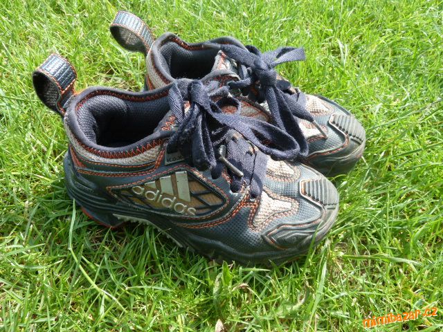 Celoroční trackové boty & tenisky Adidas vel. 28