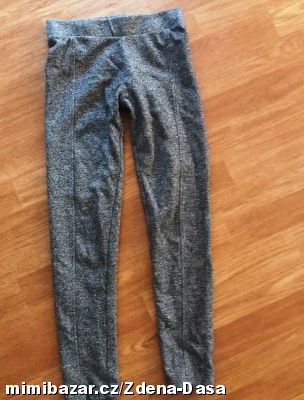 pěkné šedé kalhoty - jegíny - elasťáky vel. 134