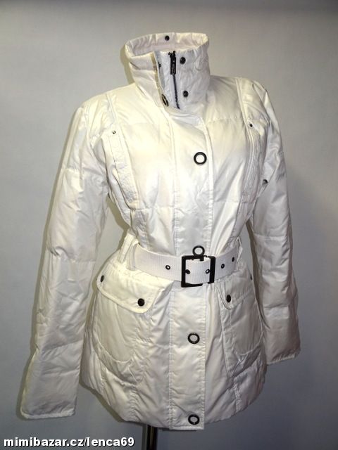 KRÁSNÁ ZNAČKOVÁ BUNDA !!