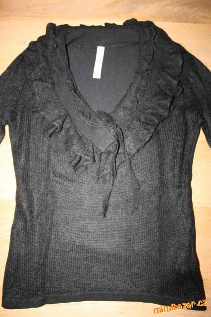 N*O*V*Ý OUI MOMENTS mohérový svetřík v.38