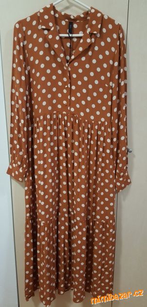 Puntíkované šaty