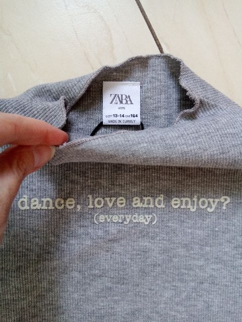 Úžasné šedé body ZARA