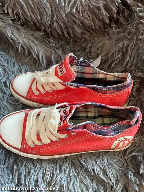 Červené plátěnky vel. 37