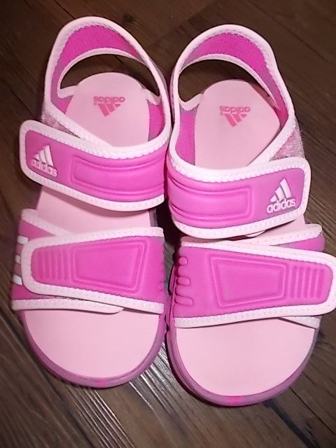 SANDÁLE ADIDAS VEL 33 TOP STAV