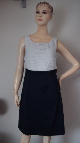 H&M modrobílé šaty se sklady na prsou V.40