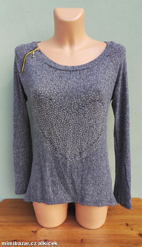 *LEHKÝ SVETŘÍK NA TĚLO SE SRDCEM - VEL.36