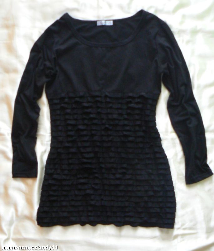 Černé dlouhé triko, tunika s volánky