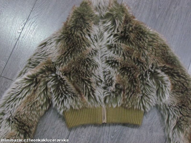 Krásná krátká bunda bundička