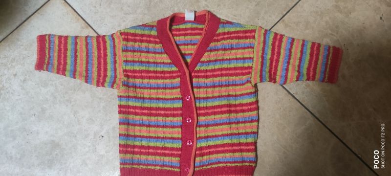 Svetr na knofliky