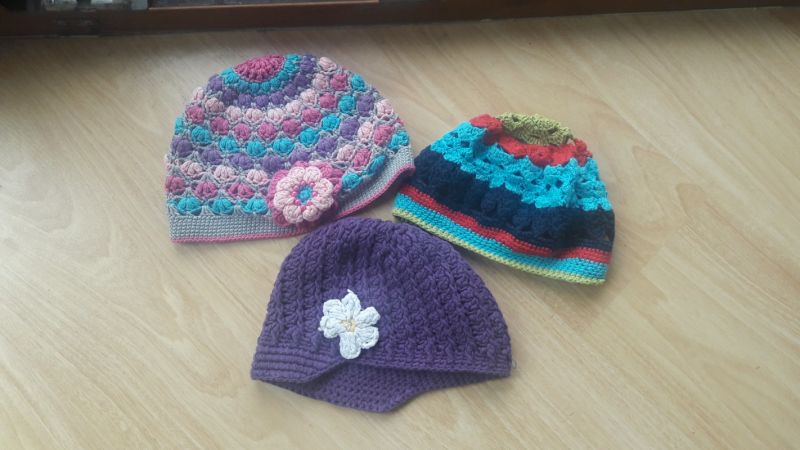 3x čepice, čepička