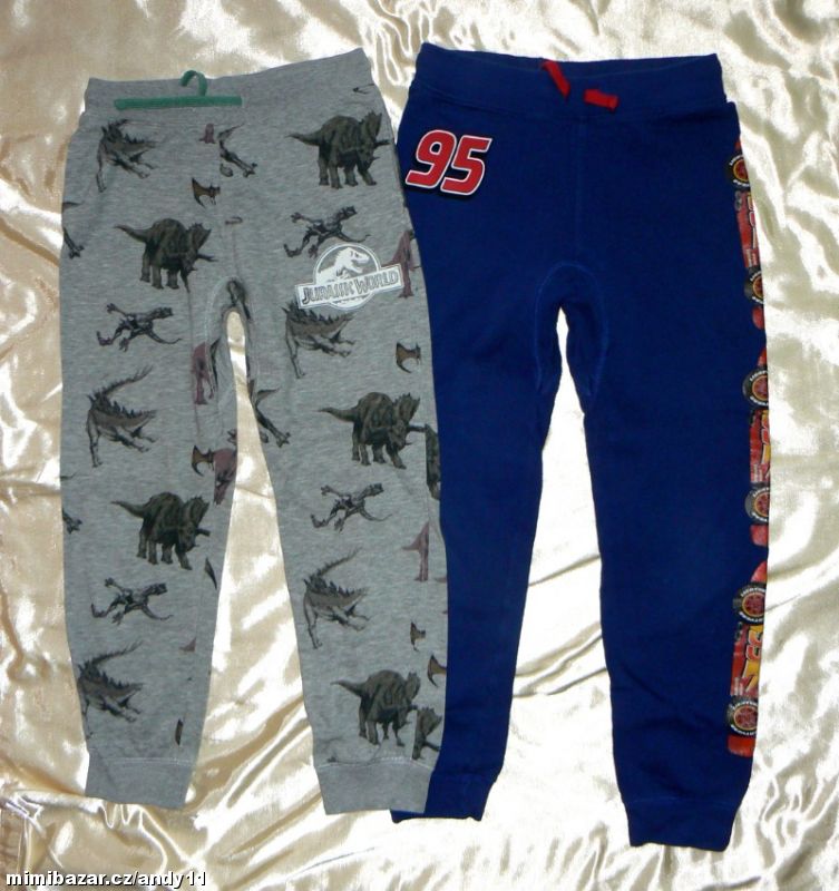 TEPLÁKY: šedé s dinosaury, modré Blesk Mc Queen