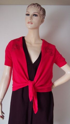 M&Co. červený bolerkový svetr s výšivkou V38 nový