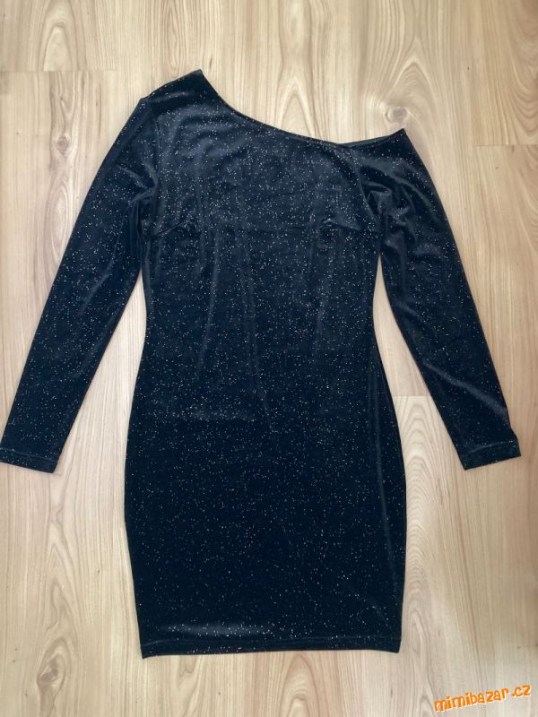 Černé šaty s třpytkami zn. AMISU (vel. 40)