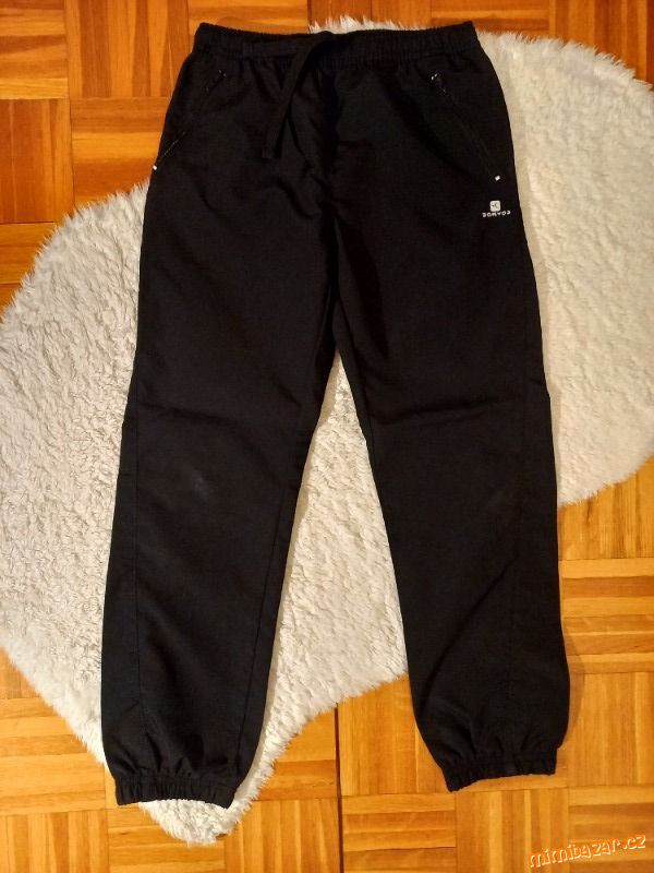 Šusťákové lehčí kalhoty Domyos