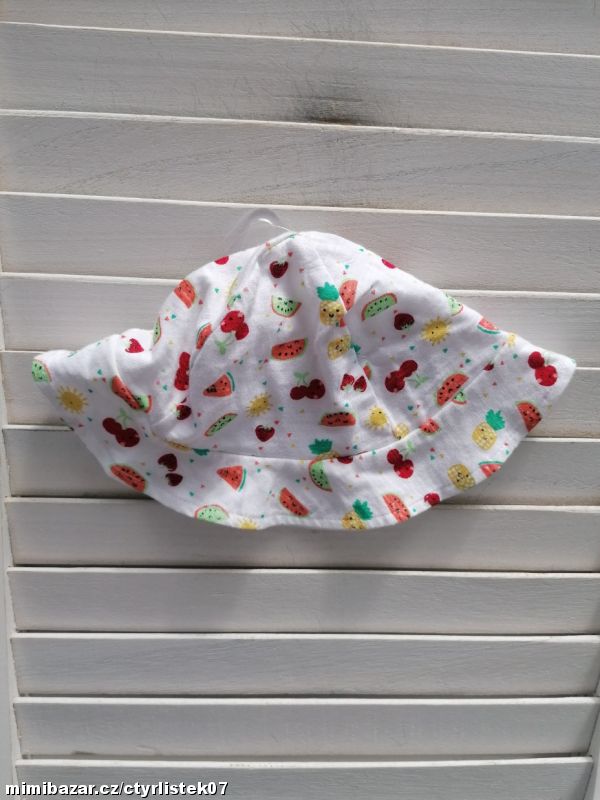 NEPOUŽITÝ KLOBOUK OVOCE BAVLNA 3-6 MĚS 55038
