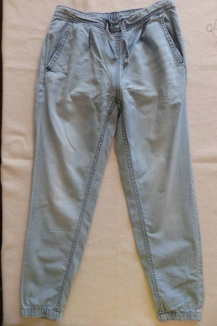 Dívčí slabé kalhoty riflového vzhledu