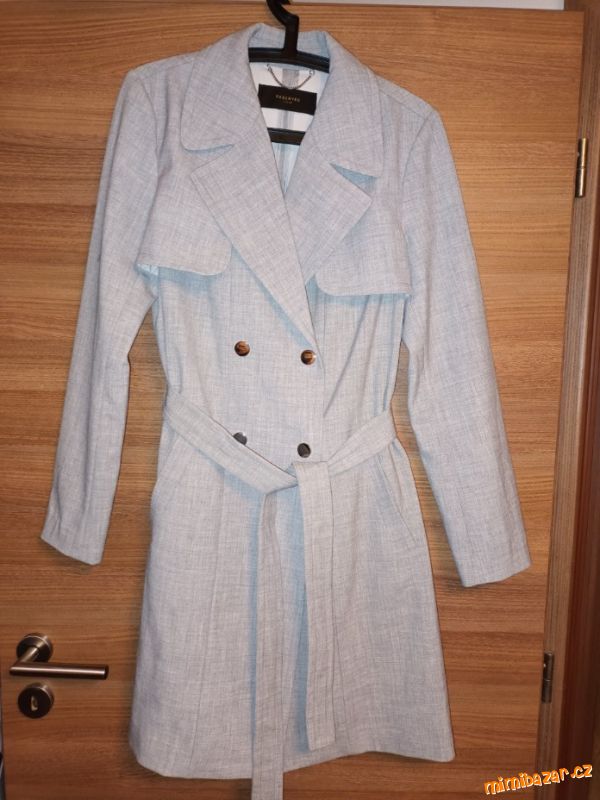 Elegantní žíhaný dámský kabát