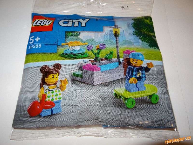 Obrázek k inzerátu: Lego City 30588 - Dětské hřiště