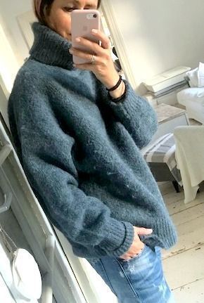 MODRÝ SVETR - ROLÁK