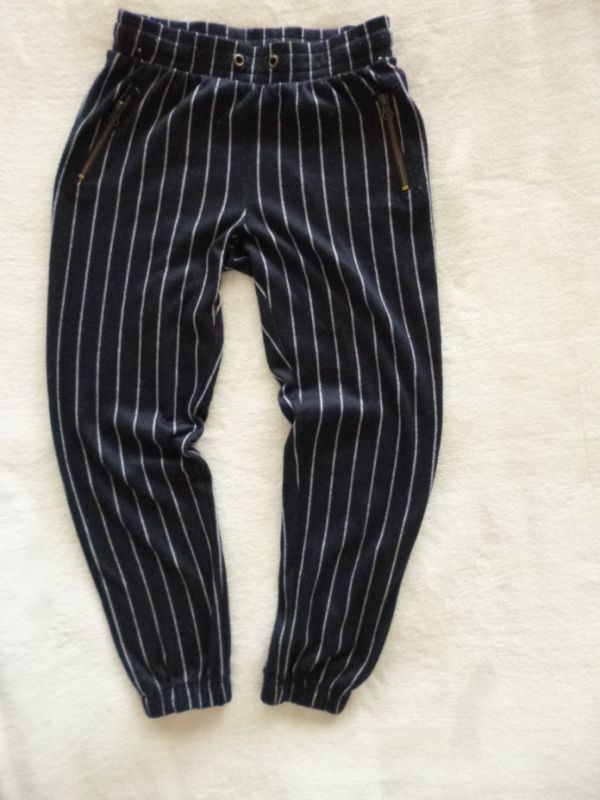 Pohodlné pruhované kalhoty 140/146