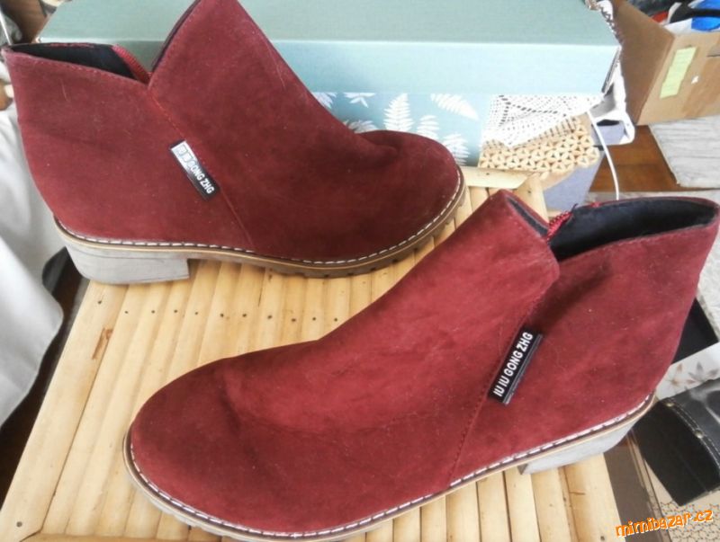 Dámské kotníkové boty vínový velur