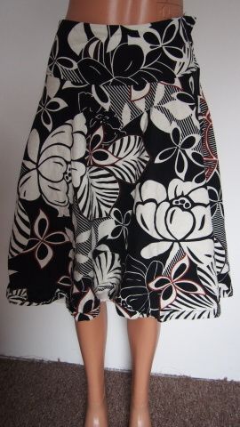 H&M Černobílá lněná sukně s květy V. 34