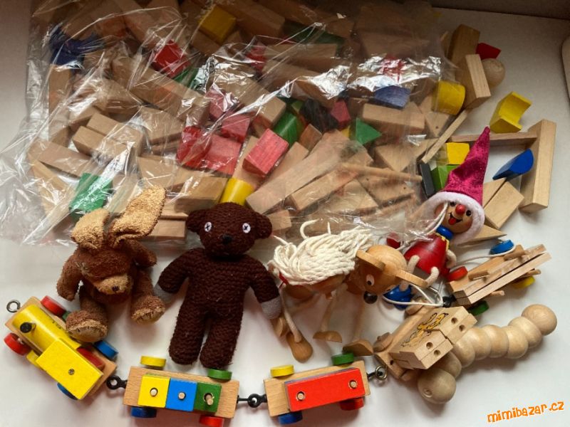 Velký pytel dřevěné stavebnice, vláčku a hraček