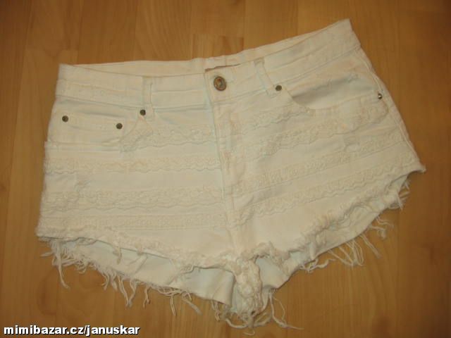 Bílé dámské džínové/riflové kraťasy/šortky BERSHKA