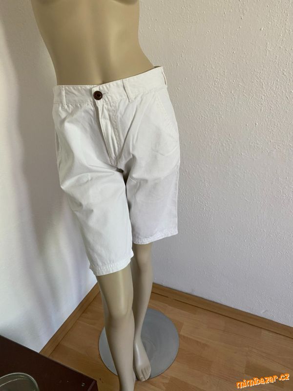 Sněhově bílé kraťasy
