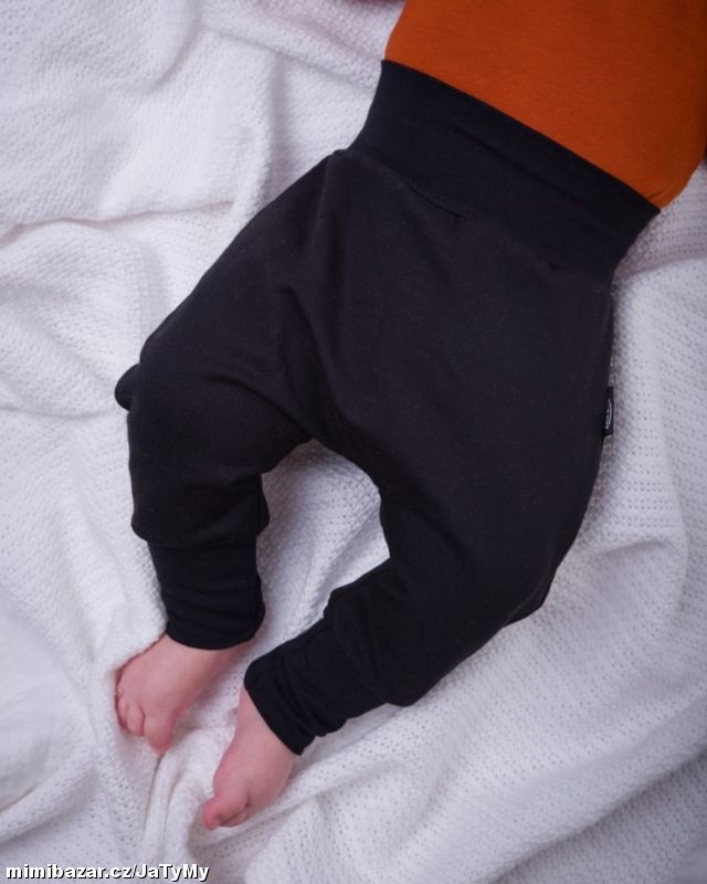 Tepláky baggy černá, vel. 134, SKLADEM