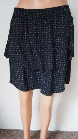 Blue motion černá sukně s kvítky V.40/42 - volánek