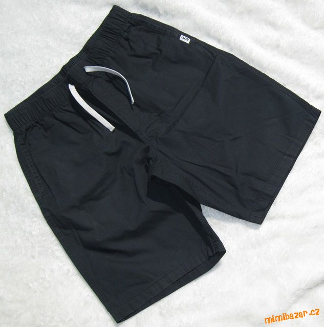 LEHKÉ ČERNÉ KRAŤASY H&M VELIKOST 164