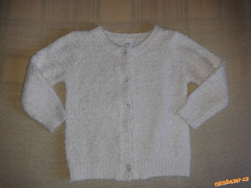 Krásný chlupatý svetřík