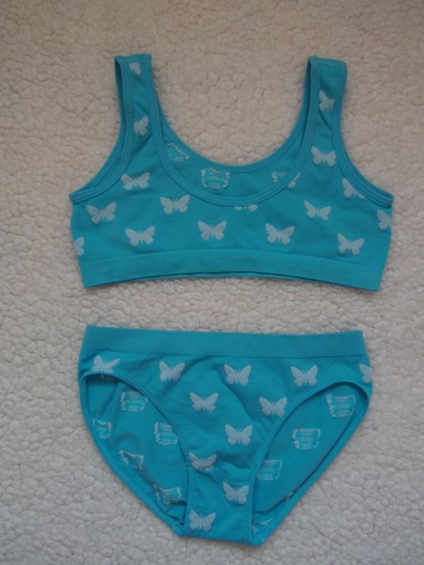  + + KRÁSNÁ SOUPRAVA KALHOTKY + LAMBADA 8-10 let + + 